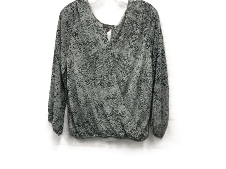 Top Long Sleeve By Vince Camuto In Grey, Size: M on Sale