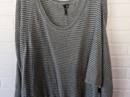 Sweater By Clothes Mentor In Grey, Size: 2x Online Sale