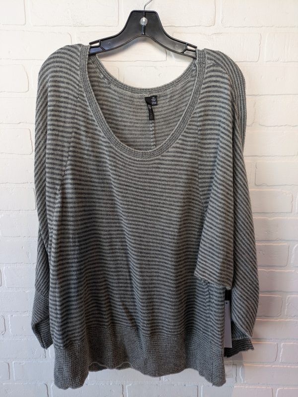 Sweater By Clothes Mentor In Grey, Size: 2x Online Sale