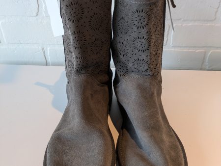 Boots Designer By Ugg In Grey, Size: 6 Supply